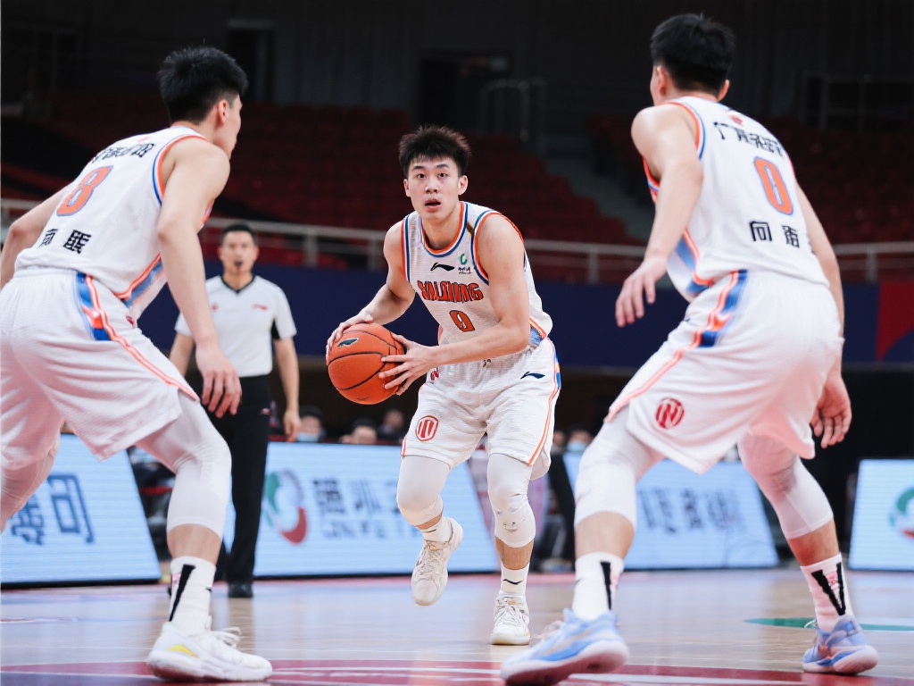 陆文博状态爆棚，三分远射遏止宁波男篮反扑